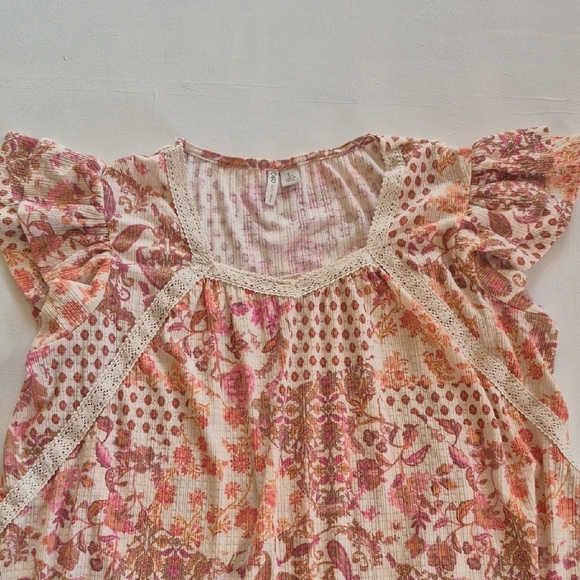 Cato Pink and Cream Blouse with Flutter Sleeves - Picture 4 of 6